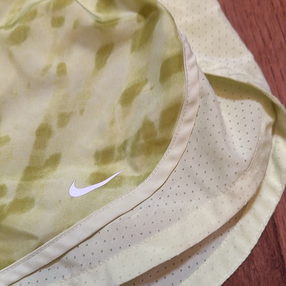 Nike small shorts light greenish yellow - Picture 2 of 3